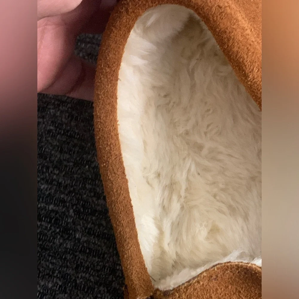 EUC Youth Girls Brown Suede Minnetonka Moccasins With Faux Fur Lining Size 2